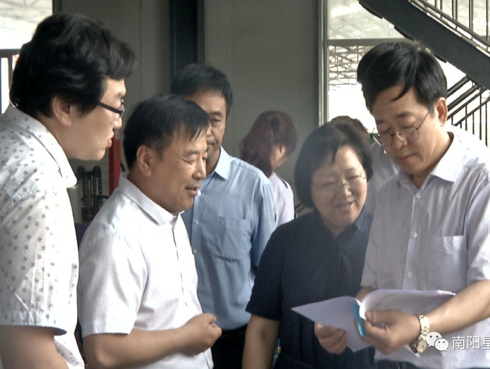 Leaders of municipal and county science and technology bureau visited xingang paint to observe and guide the work